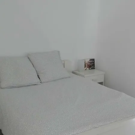 Maison Moderne Proche Et *