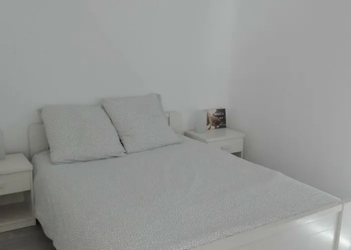 Maison Moderne Proche Et *